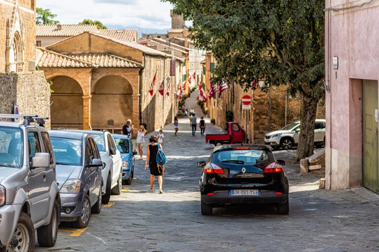 Free Parking at Cesira Guesthouse and general parking rules in Italy